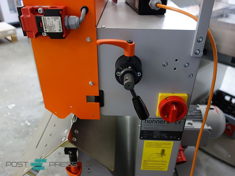 Máquina de costura de arame Hohner Exact (ano 2012) Máquina de costura de arame Hohner Exact (ano 2012)