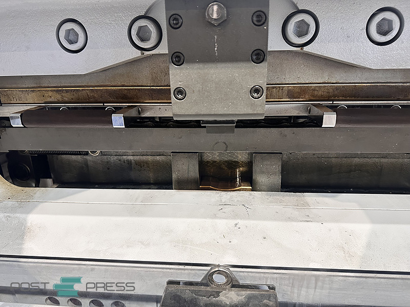 used hot-foil stamping machine SBL-1050 SEF (2012) used hot-foil stamping machine SBL-1050 SEF (2012)